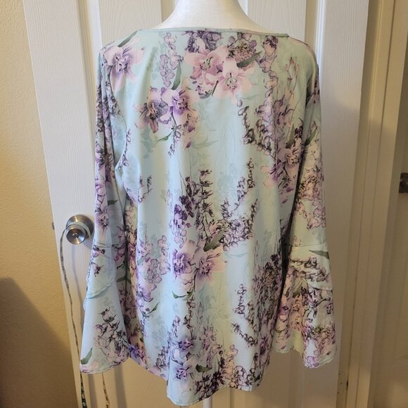 Belle by Kim Gravel Printed Stretch 3/4 Flutter Sleeve Top - M - EUC - Picture 3 of 10